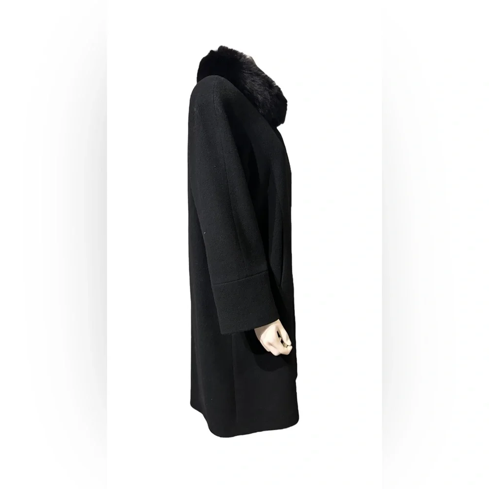 Albert Nipon Stunning vintage wool swing coat with fox fur trim.😍